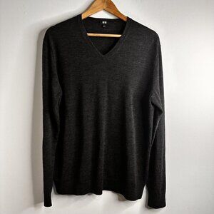 Uniqlo Sweater Mens Large Gray Pure New Wool V Neck Pullover Lightweight Classic